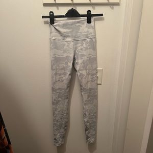Lululemon white camo align leggings size 4